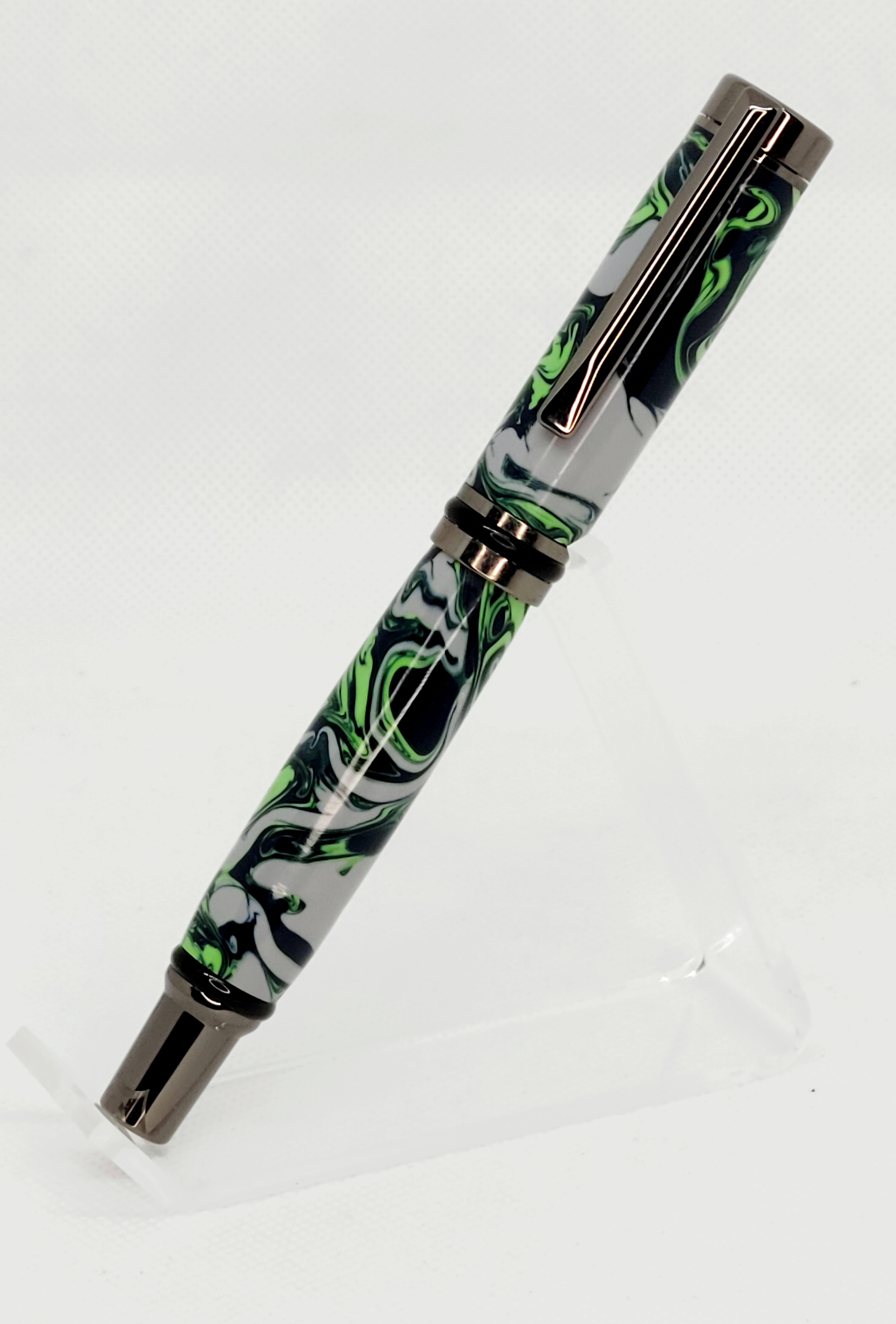 With its sleek, streamlined and elegant design, this fountain pen will make a gift of enduring beauty. This is perfect for those with smaller hands as it is slightly smaller than most rollerball and fountain pens.