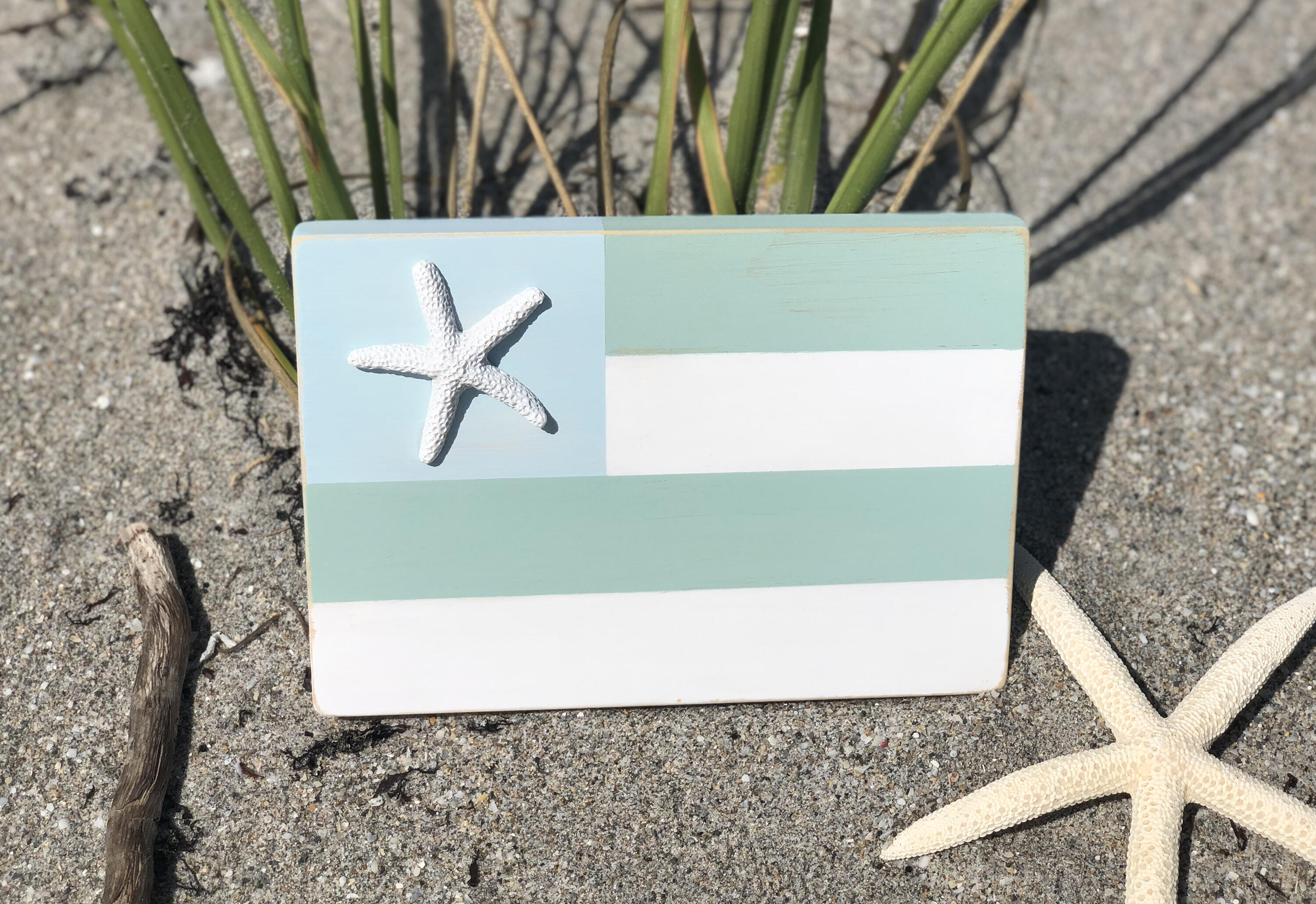 Coastal American Flag Sign with StarfishCoastal American Flag Sign with Starfish