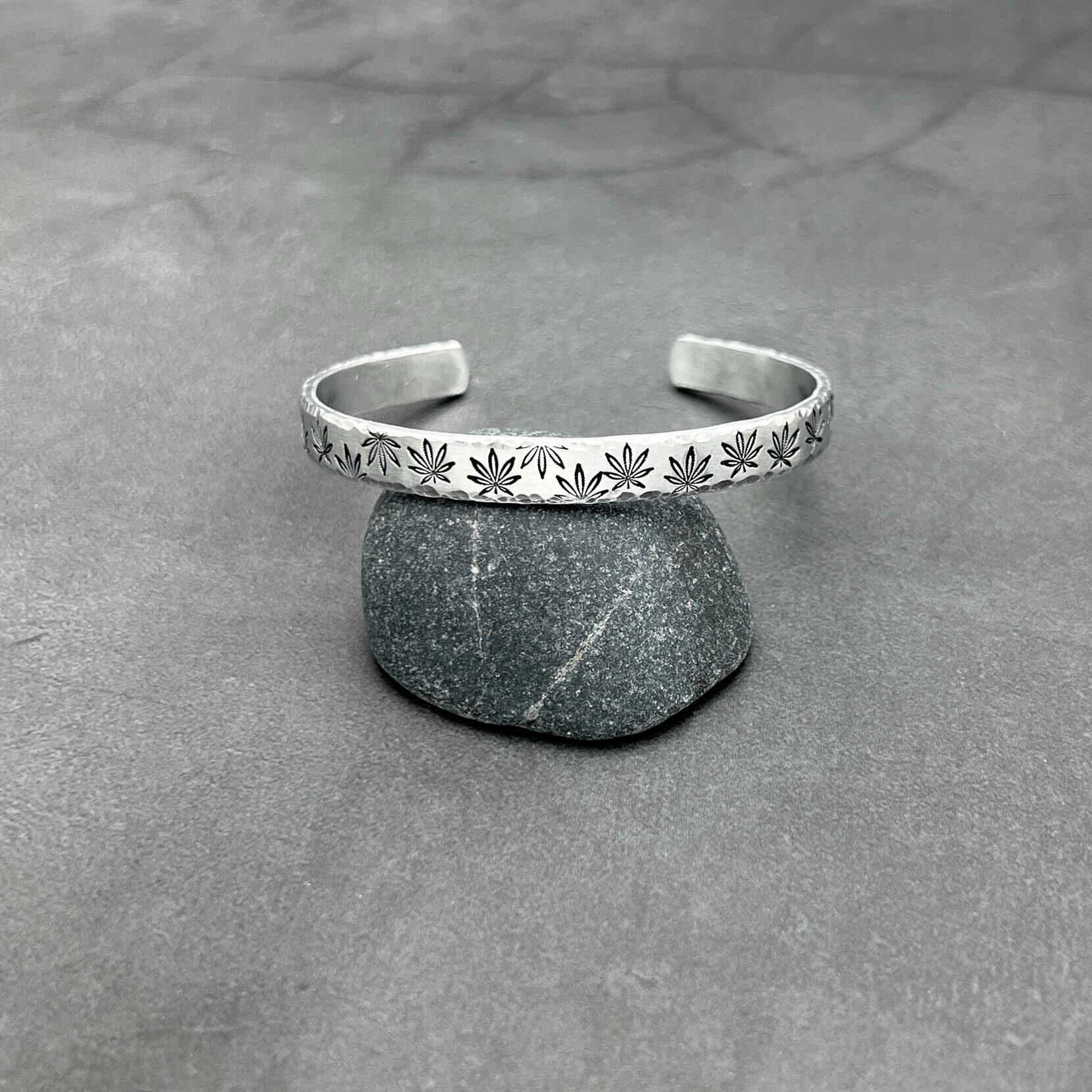 Ornamental Native American Navajo Sterling Silver Leaves Stems Floral Huge Ring Ornamental Native American Navajo Sterling Silver Leaves Stems Floral Huge Ring