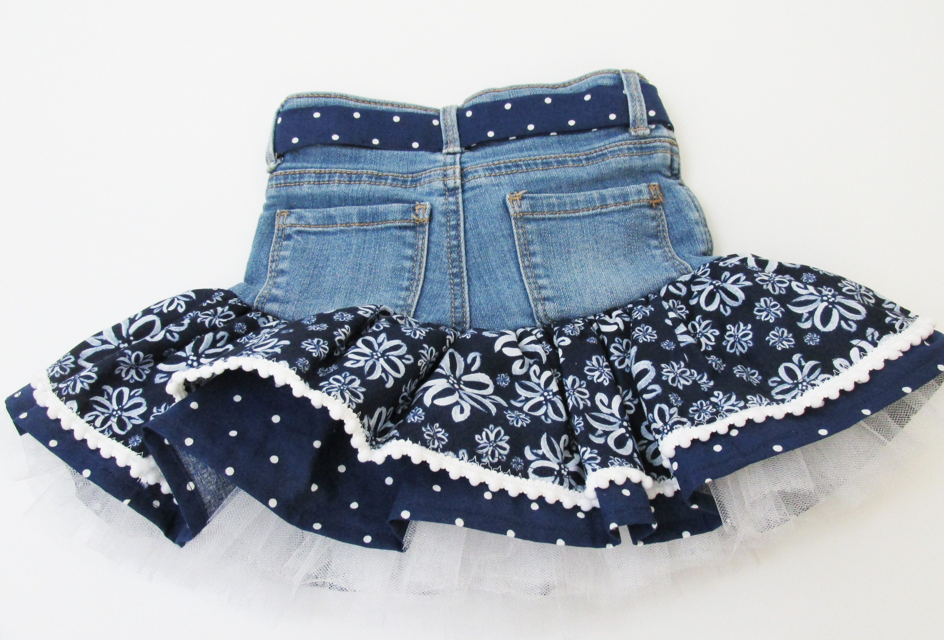 2pcs Toddler Girl Ruched Rib-knit Cami Top and Asymmetrical Raw Hem Denim  Skirt Set Only د.ب.‏ 6.20 بات بات Mobile