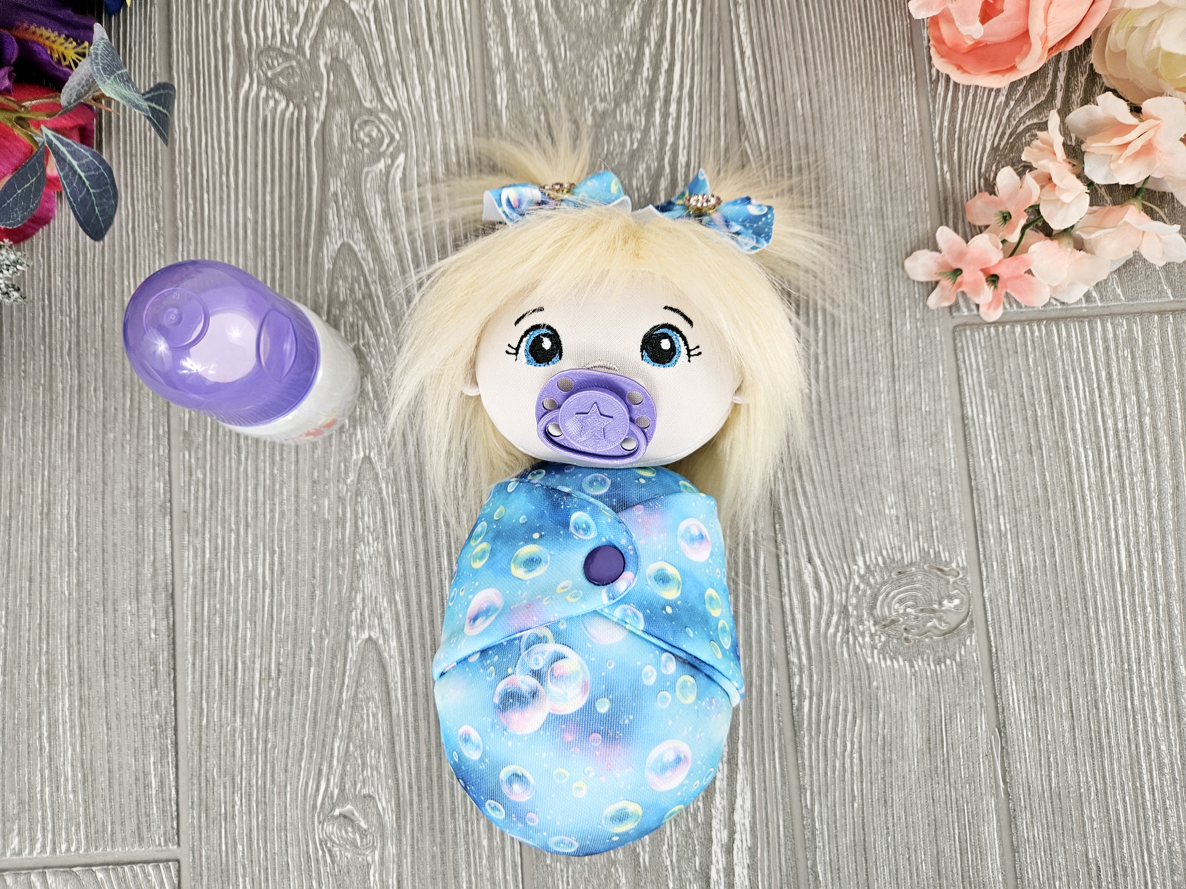 Fine Art & Collectibles :: Collectibles :: Dolls & Miniatures ::  Collectable Dolls :: Swaddle baby doll 10 inch bubbles