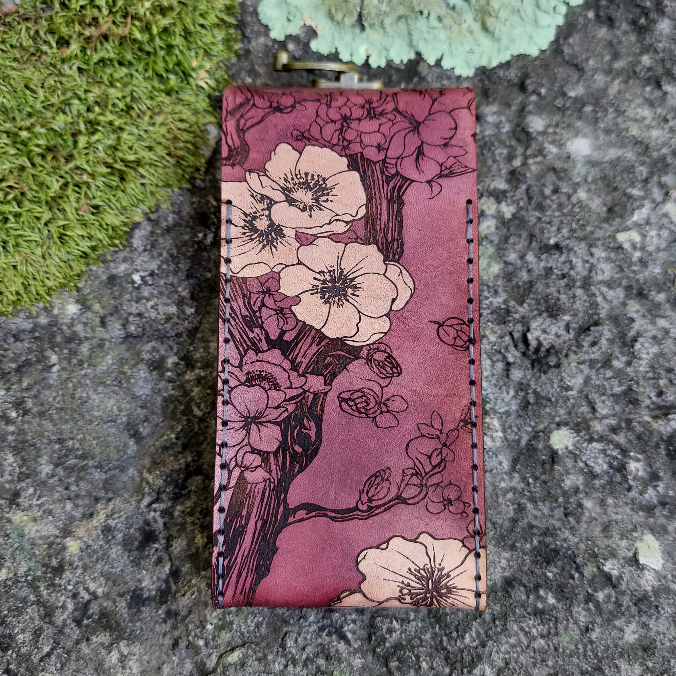 小物 TARO Products :: Premium Leather Tarot Card Case With Sakura Cherry