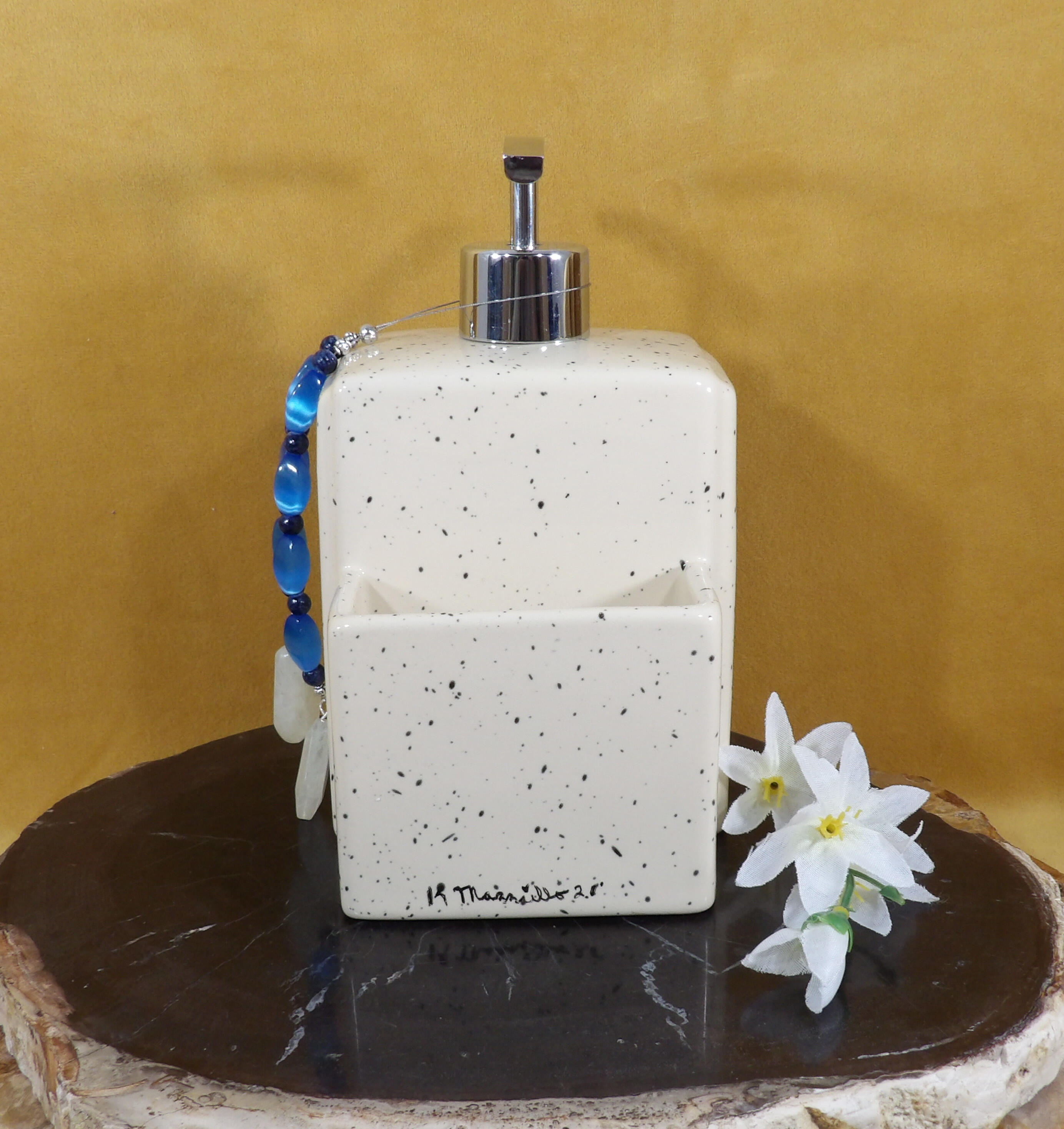 Flowered soap pump
