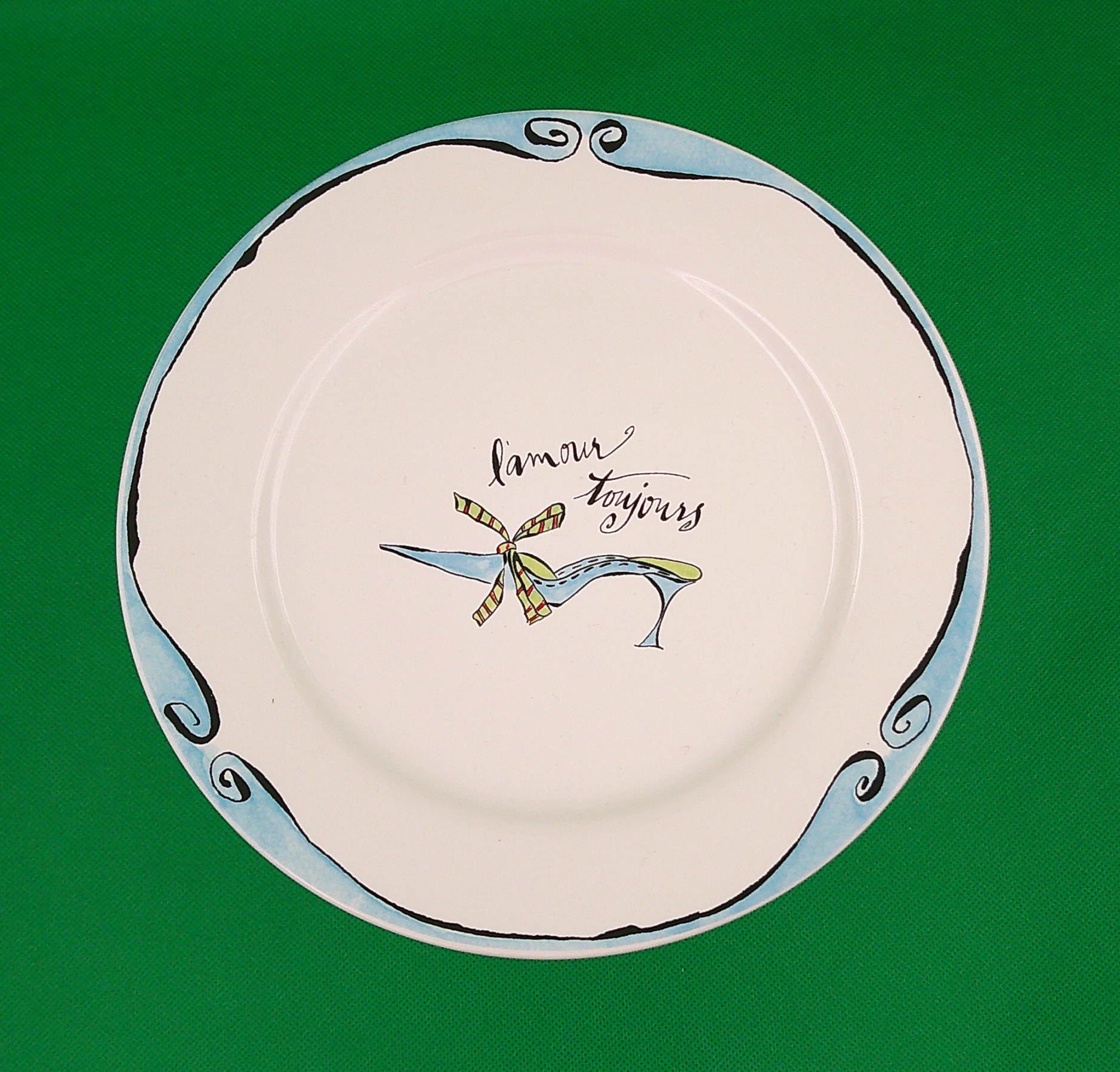 As the plate says, lamour toujours, "love always". What a wonderful sentiment. This is looking top down. As the plate says, lamour toujours, "love always". What a wonderful sentiment. This is looking top down.