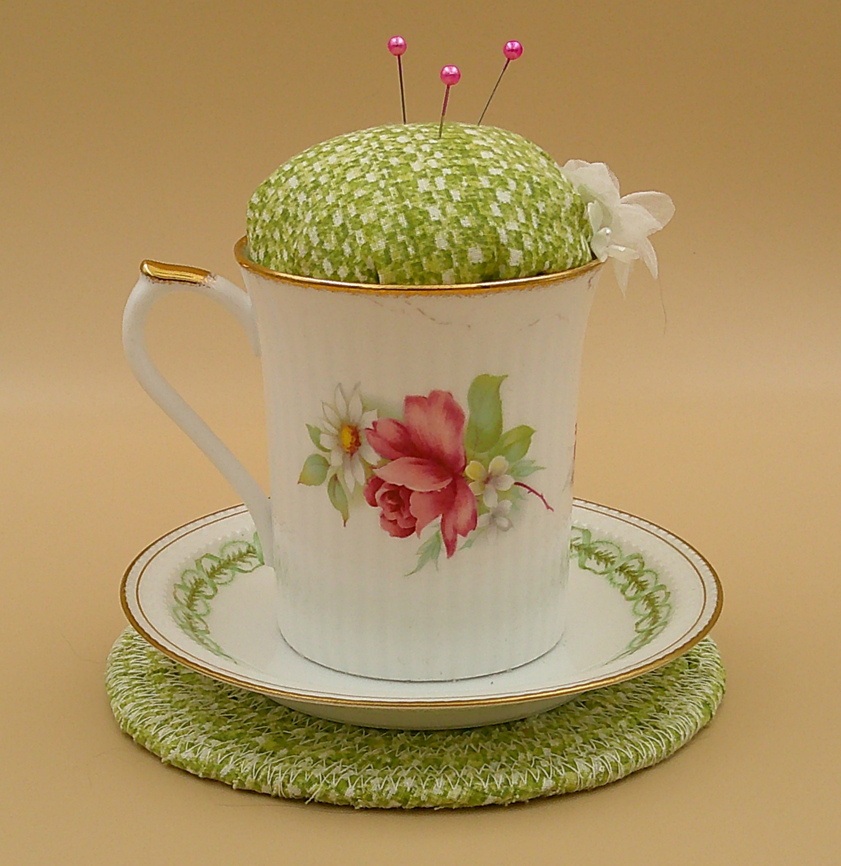 This is the back of the cup showing different flowers. This is the back of the cup showing different flowers.