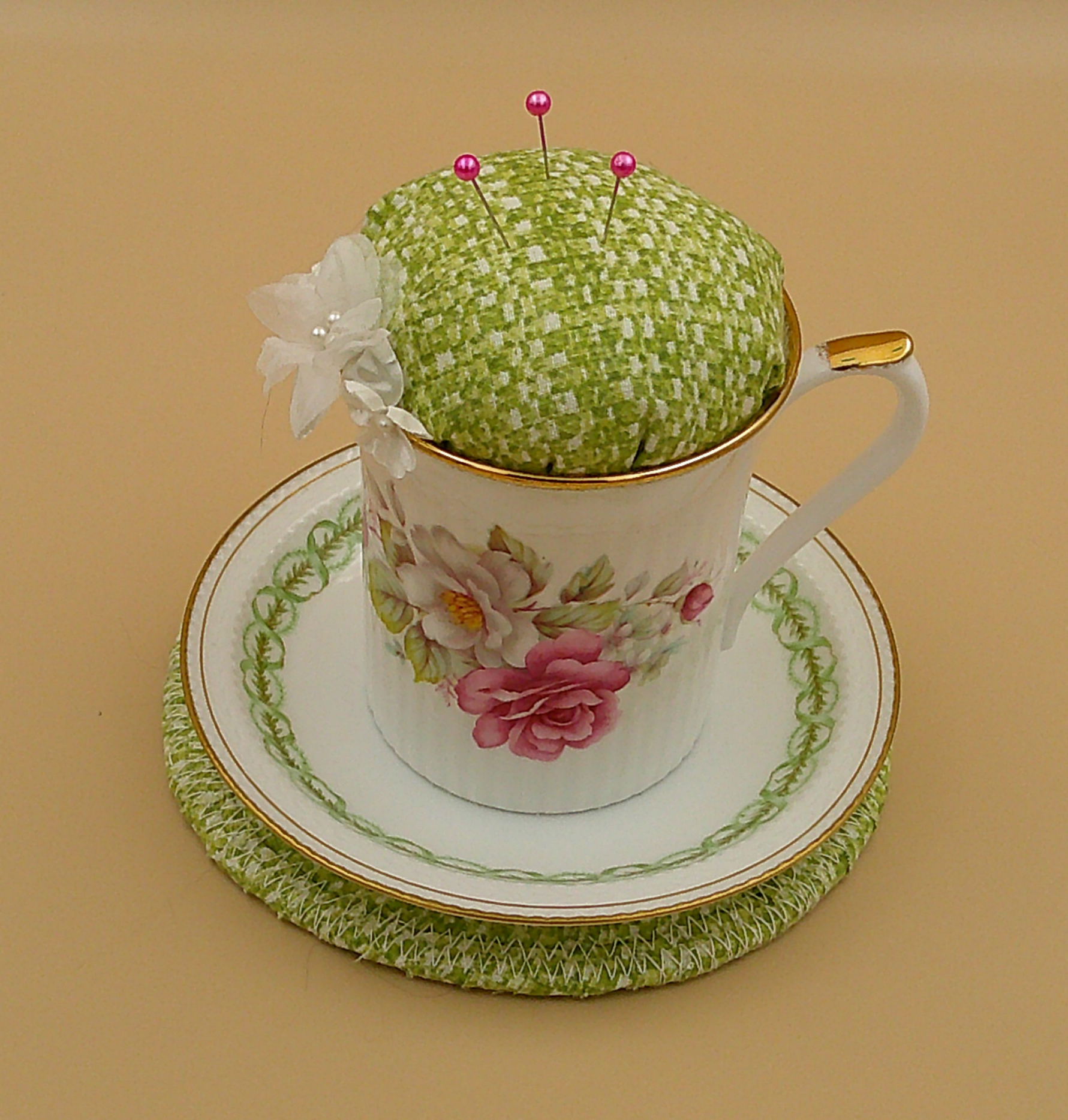 This view is looking down and toward the pincushion bobbin holder. It shows how well everything goes together. This view is looking down and toward the pincushion bobbin holder. It shows how well everything goes together.