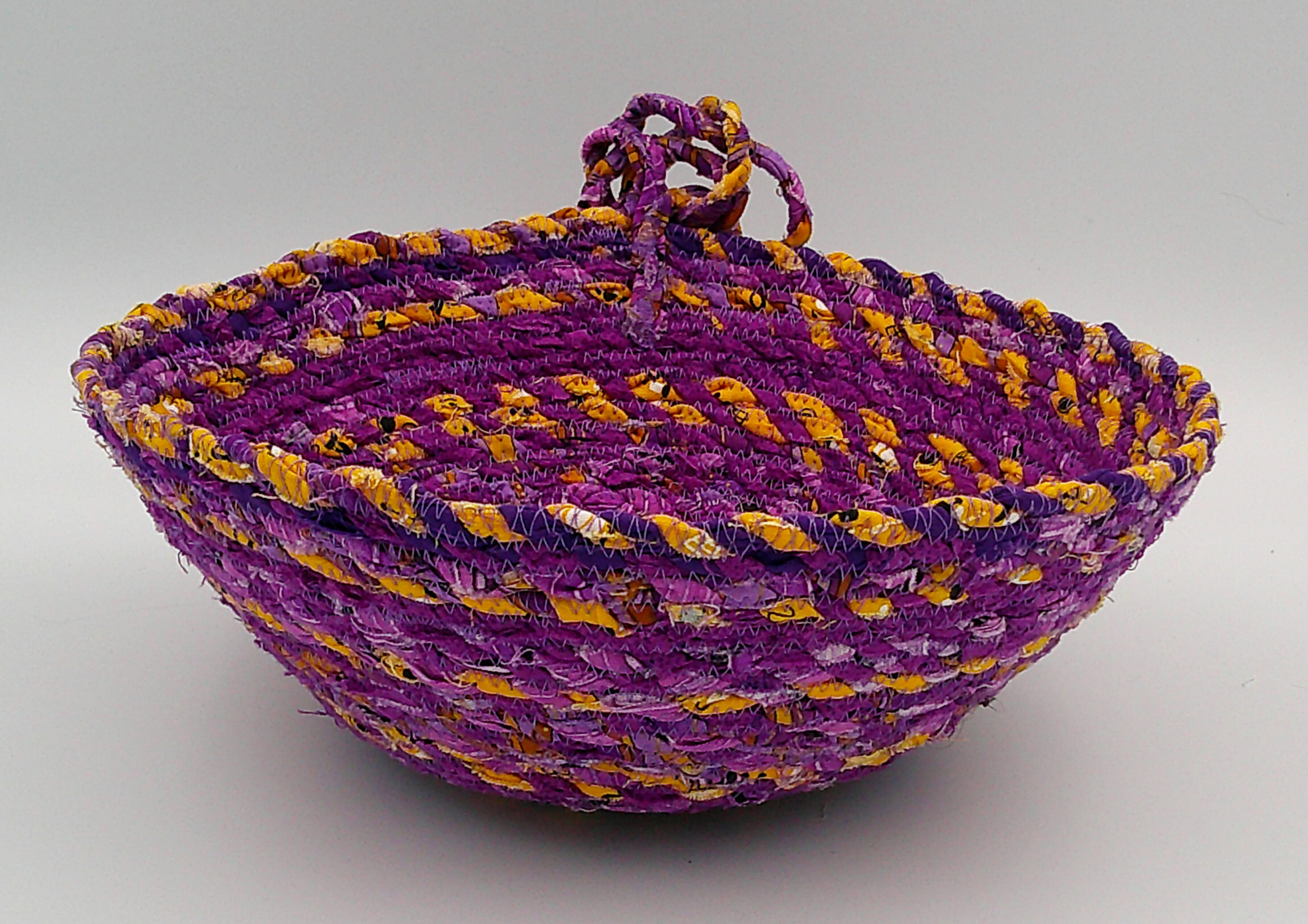 This shows how intricate the knot is when looking from the back to the front. This shows how intricate the knot is when looking from the back to the front.