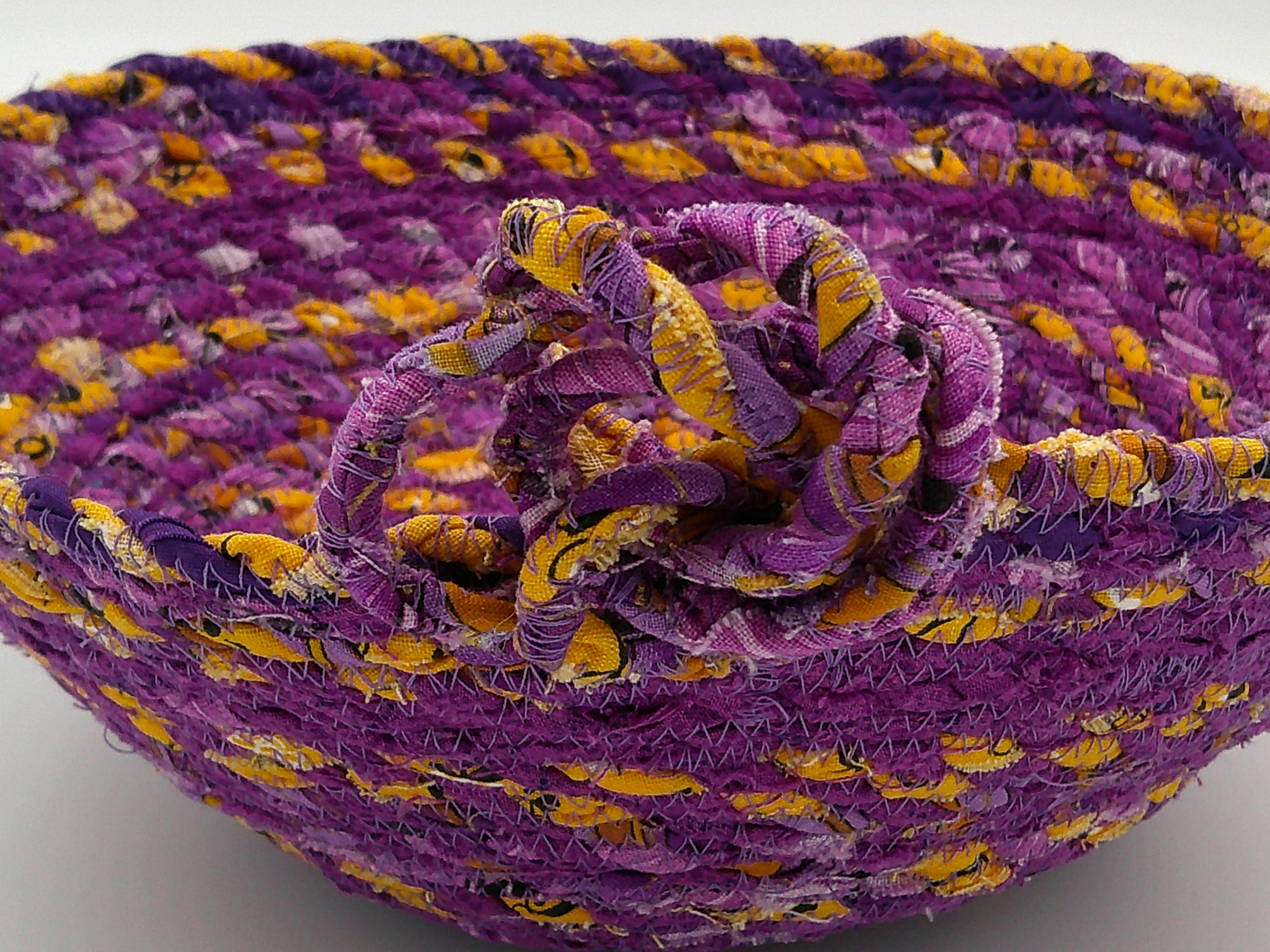 This is a close up of the knot and all of its twists and turns. This is a close up of the knot and all of its twists and turns.