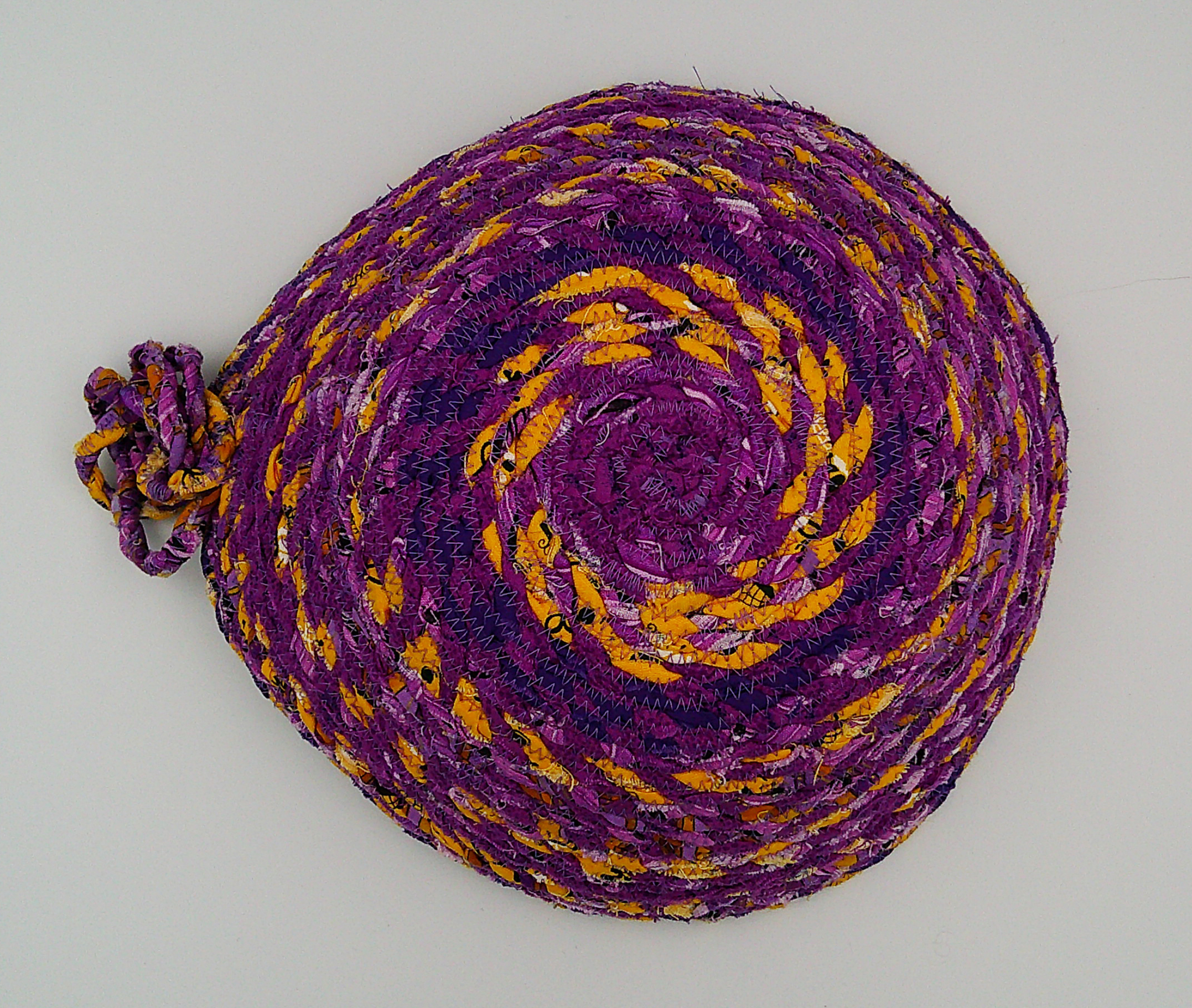 This is the bowl turned upside down showing how the colors blend well together. This is the bowl turned upside down showing how the colors blend well together.