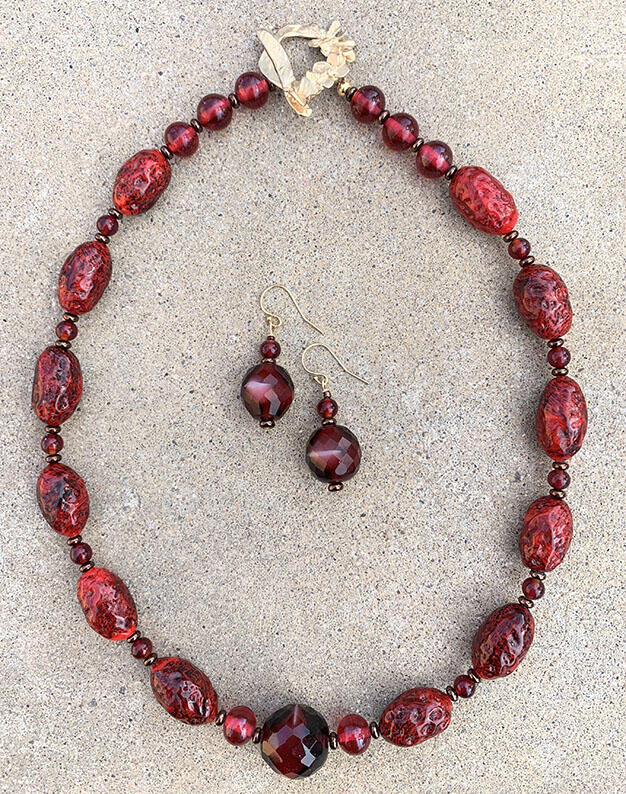 1960's ruby red glass beads necklace | camillevieraservices.com
