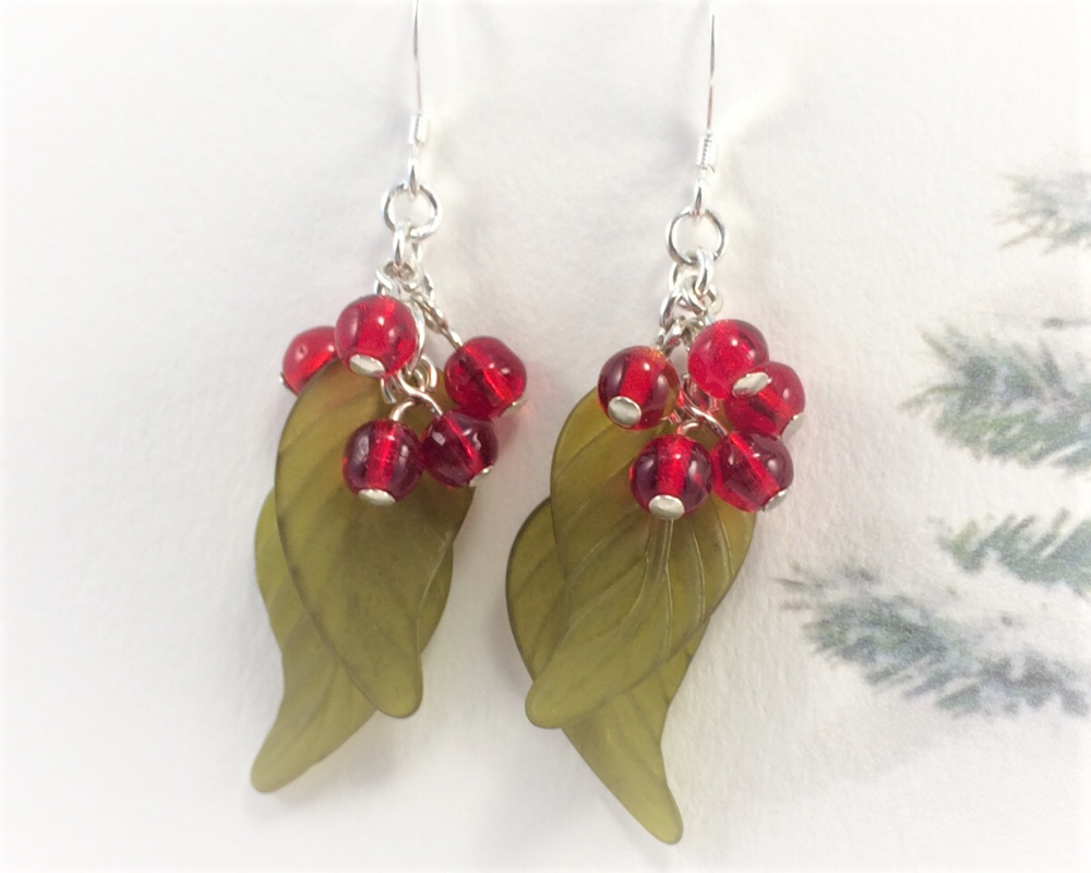 Winterberry earrings with tree