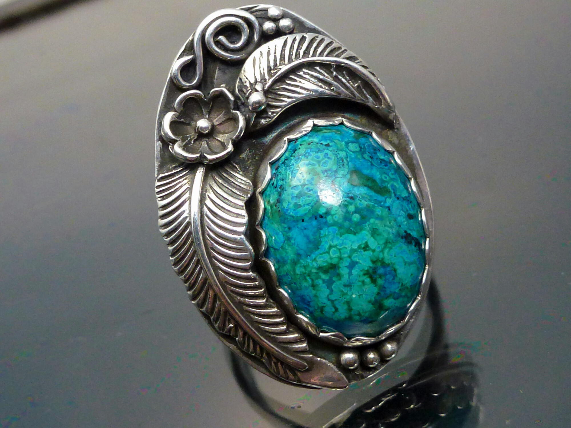 Chrysocolla Ring Sterling Silver Native American Indian style size 7 1/2 with feathers