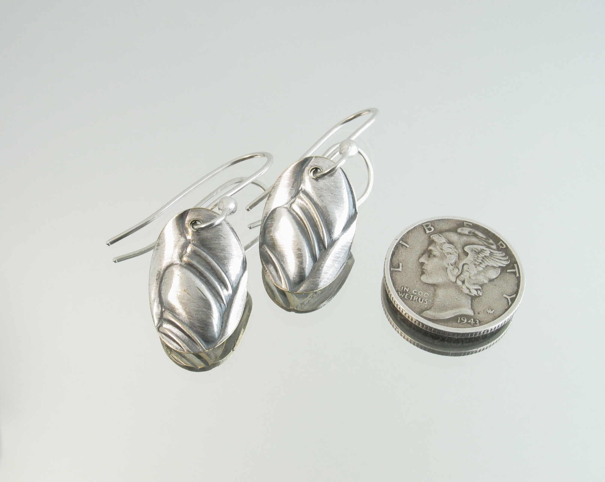 Brushed silver small earrings