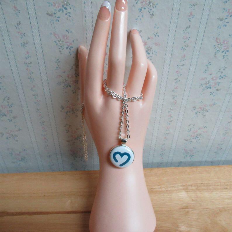 Goimagine Heart Pendant Necklace with Three 1" Round