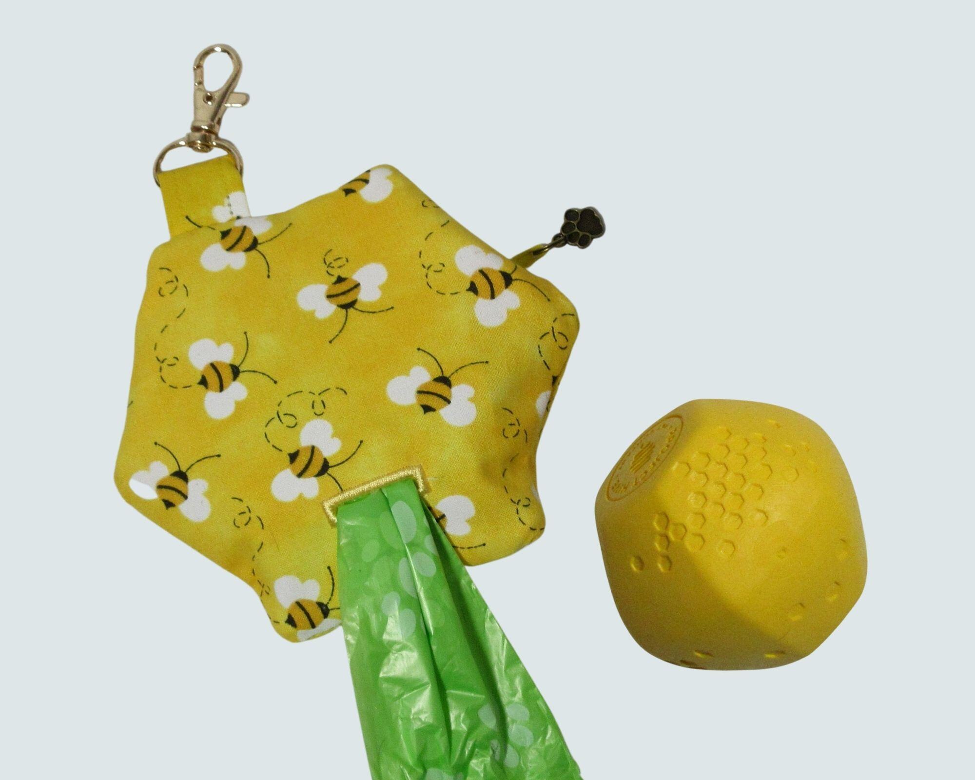 Honeycomb Poop Bag Holder with Free roll of recycled bags