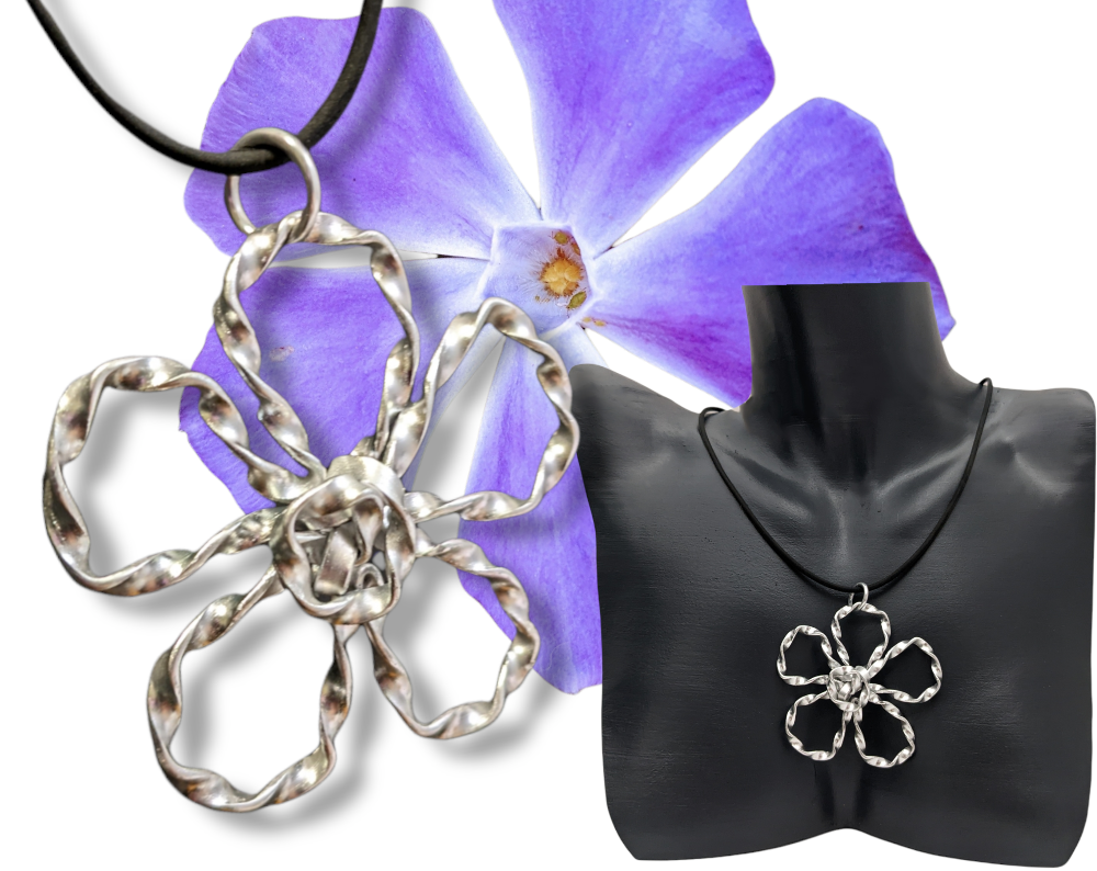 Big flower necklace pendant by Bendi's