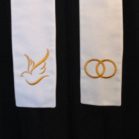 Simple wedding officiant stole, white clergy stole, celebrant gift, officiant gift, portable clergy stole, ceremony wedding stole