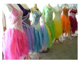 8 rainbow bridesmaids dresses. Blue, pink, red, green, yellow, purple, orange and all the colors. Various sizes all with lace up backs.