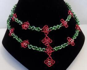 Valentine roses chainmaille necklace by RainbowMaille