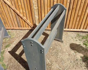 Gray stain free standing free standing saddle stand