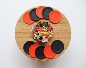 Dollhouse miniature paper plates, Halloween, black and orange, set of 10 plates