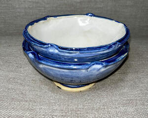 blue split rim bowls
