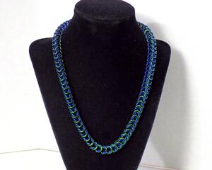 handmade box chain of navy blue and christmas green 14" inch rings measuring 19.5" inches long with a stainless steel lobster clasp by RainbowMaille made in the USA