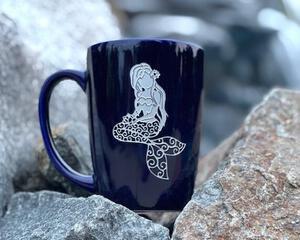 Engraved ceramic mug in navy blue with silver mermaid