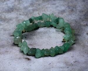 Beautiful green aventurine chip bracelet.i handmade this bracelet on memory wire.