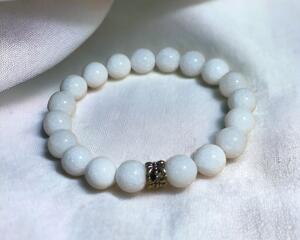 This pretty white moon stone stretch bracelet is just lovely. Can be worn with any outfit
