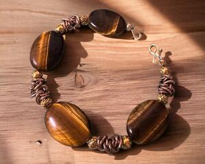 Tiger eye lobster clasp bracelet.