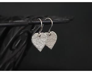 Small hammered sterling silver heart earrings by MariesGems.