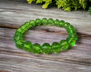 This handmade stretch bracelet is so pretty and brilliant in color. The size is a 7.5 inch.