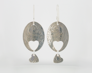 Silver Oval and Heart Dangle EarringsSilver Oval and Heart Dangle Earrings