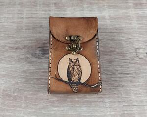 Premium Handmade Leather Tarot Card Case featuring a wise all-seeing owl patiently waiting on a branch in front of the full moon. This high quality leather case has a unique and interesting 3 color finish, with a natural tan moon set against a dark rich brown.