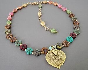 Multicolor Czech glass beaded choker, with adjustable extender chain. Flowers and leaves, with gold tone leaf pendant.