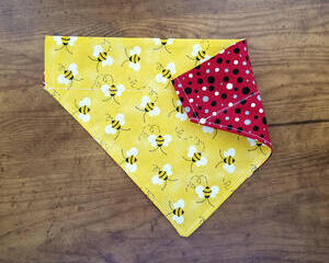 Over the collar dog bandana, reversible bees on one side and poka dots on the other side.