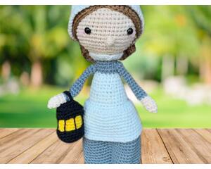 crochet Florence Nightingale, Florence Nightingale amigurumi, stuffed Florence Nightingale, mini Florence Nightingale, Florence Nightingale figurine, nurse Florence, miss Nightingale