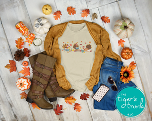 Cozy Thanksgiving Shirt with Turkeys Reading Books – Perfect Gift for Book Lovers