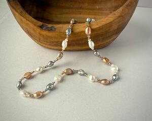 Multicolor pearl and gem necklace