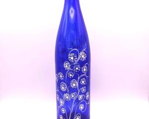 Full front view of one side of the bottle.  The 2 painted sides are not identical