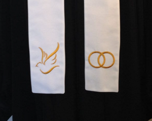 Simple wedding officiant stole, white clergy stole, celebrant gift, officiant gift, portable clergy stole, ceremony wedding stole