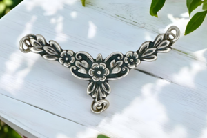 floral necklace link / compinent focal in silver
