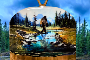 Bigfoot Teak Charcuterie Board – Handmade Gift for Nature Lovers & Sasquatch Fans. 24k gold accents, solid teak wood, original artwork. 