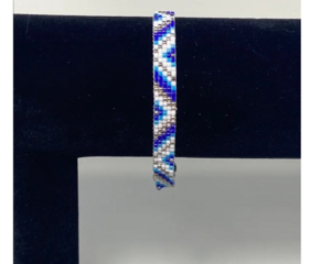 Traditional Native American Indian Style Glass Seed Bead Handcrafted Bracelet, Blue  white and and silver chevron pattern  