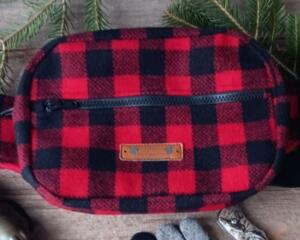 Red & black check wool hunting belt bag handcrafted from Johnson Woolen Mills virgin wool. Rugged outdoorsman waist pack for deer hunting.