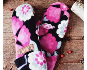 Handmade kids ages 8, 9, 10 years old sized fluffy pink & black mittens. Perfect for winter holiday gift giving for girls.