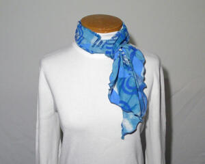 This is one way of tying at the neck, showing the fringe and the signature edging.