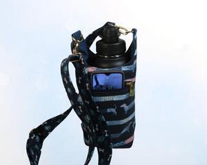 Dachshaund Cross Body Sling Bag. Water Bottle holder

What makes it special:

Small Holds 20 oz beverage container.
Large Holds 32 oz beverage container.
Slip Pocket for mobile device, small wallet, cards, makeup
Water resistant inside
Comfortable coordinating adjustable strap