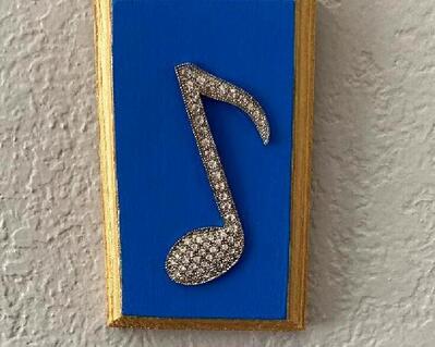 Basically the same plaques as the square version.  These are rectangler and have rhinestone nortes or treble clefs.  18K gold paint on sides and background are red or blues.  This is a limited edition of 2 in both colors.